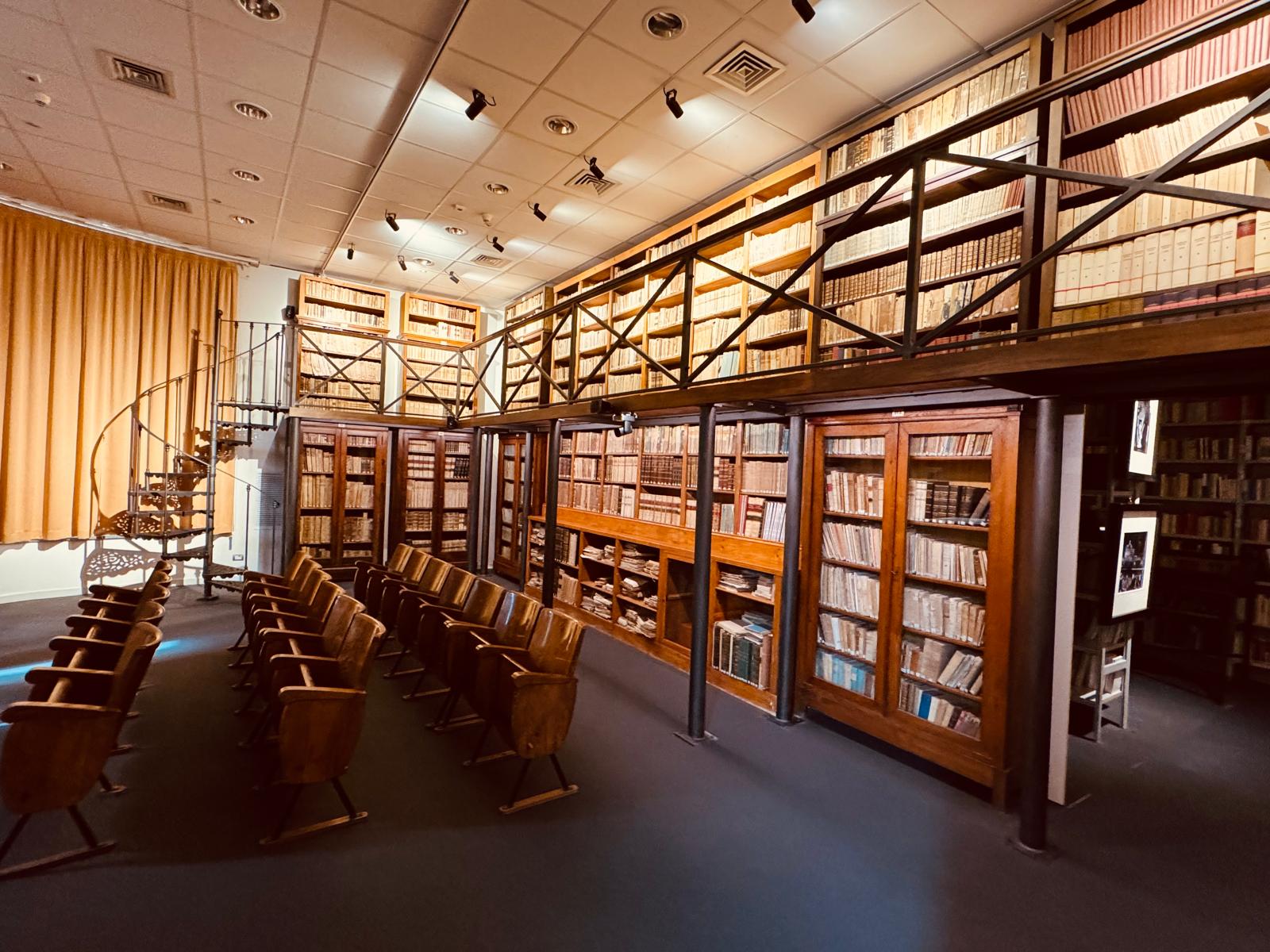 Fondazione Biogem presenta biblioteca di circa 18mila volumi